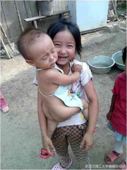 7��17�գ����������Єӡ��F(tu��n)���η�ꠌ�֧�̵ĺ��ӂ��M(j��n)���˼��L�����o���ӂ���ȥ�˺��ε����һ��꠆T�f�����F(xi��n)�ڽK���˽⺢�ӂ�?y��u)�ʲô���t����߀�О�ʲô���С�С���֡���С���ڣ��@���ɽ·��ĺ��y�ߣ��еĺ����όW(xu��)ǰ߀���Ƚoţ��ݡ������D�ϵ�СŮ���mȻ���g���󣬵���ܵ��ѽ�(j��ng)ʮ�֋��졣