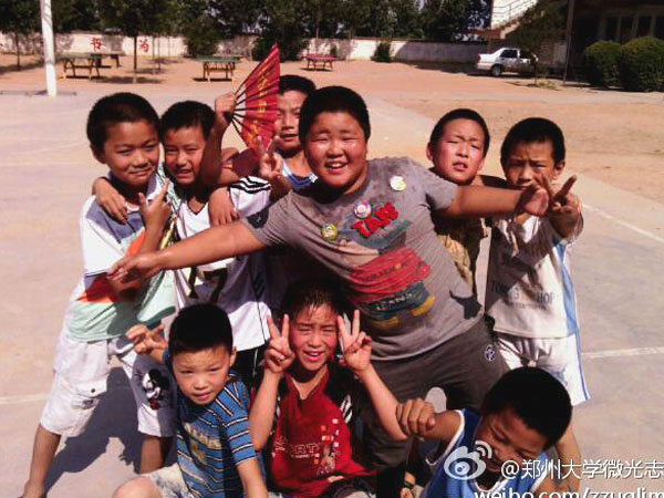 7��17�գ����ƻ��s�Q���룬��������ٿh�R��ƺ�l���_С�W��ȭ��С꠆T����Ȼ�����ڵ��ž������������ڞ��������ݴ�W��΢�⡱־Ը�߈F��e�k�ĵ���ˇ�R�����ʂ䡣