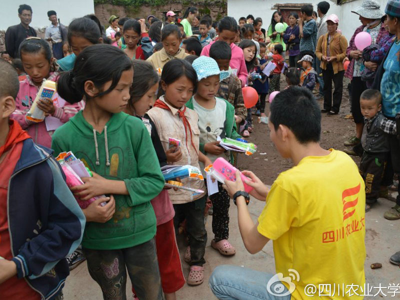 7��28�գ���(j��ng)�v��2����С�r��ɽ·���Ĵ��r(n��ng)�I(y��)��W(xu��)����·ꖹ⡱�F꠻I���Đ������Y��꠆T�ʹ���Ĺ�ͬŬ�����\���˴���K���͵��˺��ӂ������ϡ�