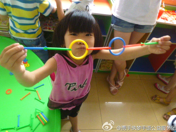 7��8����8��15�գ�ɽ�|������W���y�ֈ̉������Z������ՈF��ɽ�|�Ͳ��e�k�˞���37��Ĺ����ӡ������������؅^���L�@����ͯ�ļ�ͥ���˽Ⲣӛ��@����ͯ����ͽ�����r���_չ�o�ϵK���Z��Ӗ�ࡣ�D��ɽ�|ʡ�Ͳ��а��`�������ĵĺ��ӂ�չʾ�����Ą����ֹ���