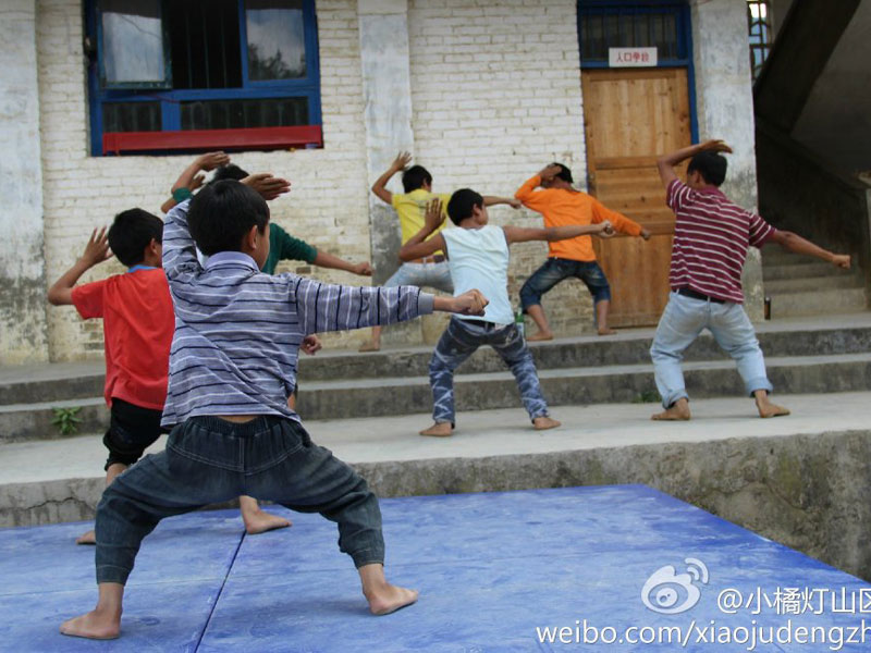 7��31�գ���С�ٟ���ɽ�^���W����֧�����ǭ����ؑ�S�h�����l����С�W����20���֧�̻�Ӽ����Y���������������ҵ�Ͷ�뵽����ˇ�R�ݵĜʂ��A�Ρ��D�麢�ӂ��ڞ�R���u�����ž���