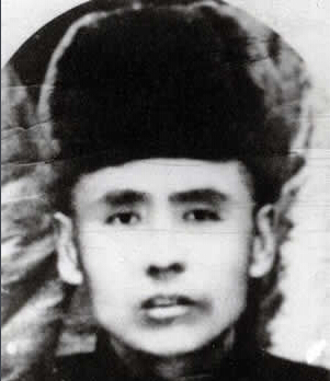 ���F÷��1893��1934�����������|����Ϫ��1931��10����Ѯ�����F÷�������|�������l܊�����ڵ��|���P�ǡ�ᶎr���f��һ����ӡ�1932��3�£��|���񱊿��վȇ���ί�����F÷��|�����x��܊��28·܊˾�1934��5��30���������F÷����͢�o���I�Ăα��°���꠲��@��1934��9��28��ҹ�����F÷����܊�ٰ�񽵟oЧ�±�������1935�깲�a�h�l���ġ���һ���ԡ��У��Q���ǡ���ȇ������|������Ӣ�ۡ���1988�걻׷�J�������ʿ��2014��9��1�գ������������������ĵ�һ��300����������Ӣ�Һ�Ӣ��Ⱥ�w��䛡�