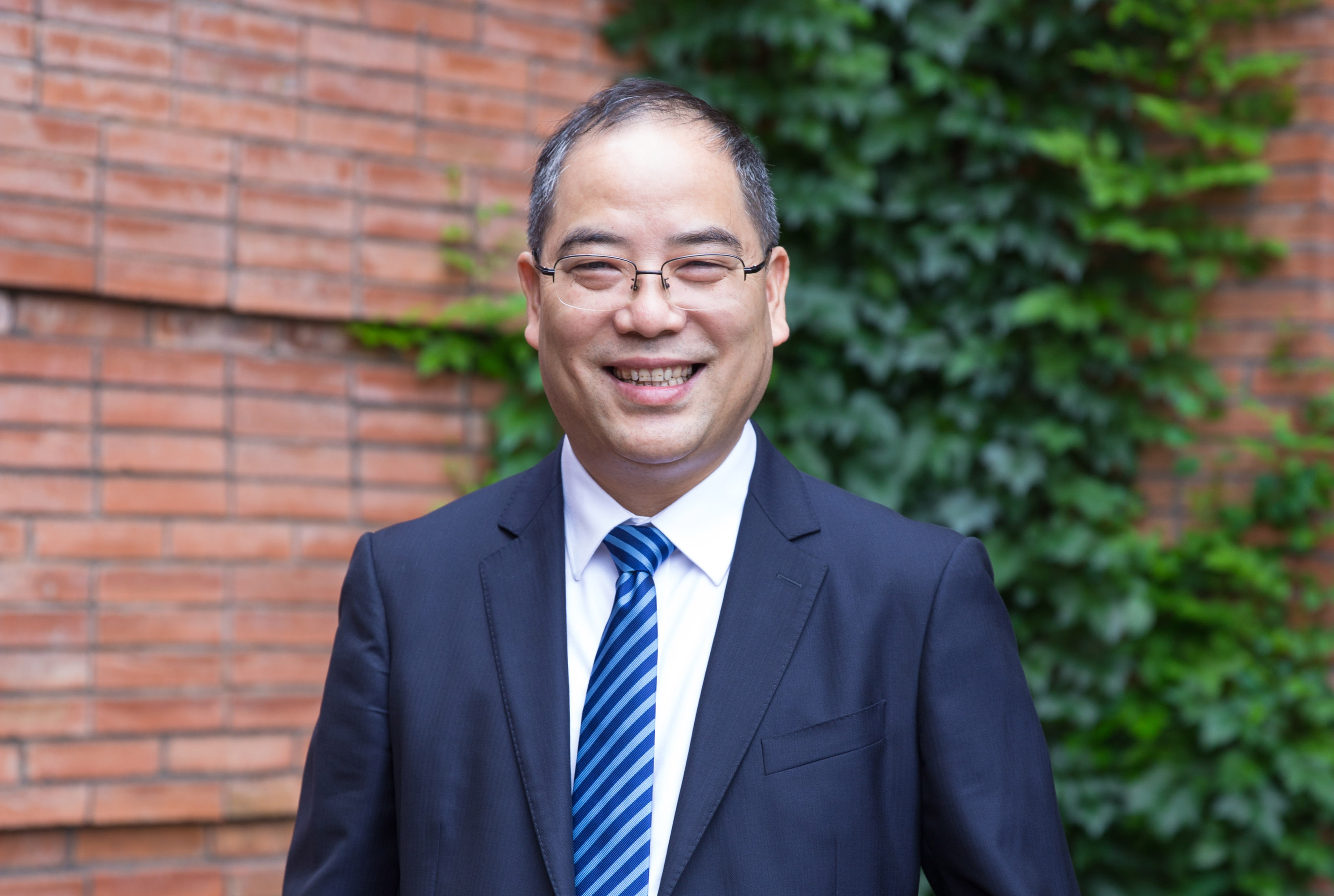 浙江工商大學黨委書記、教授 郁建興