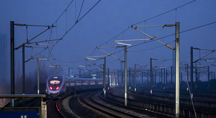 全國鐵路實(shí)行新的列車運(yùn)行圖